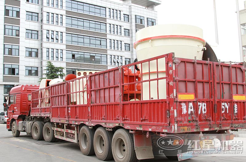 設(shè)備裝車完畢，準(zhǔn)備發(fā)貨