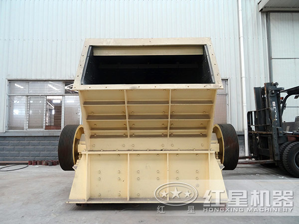 1315反擊式破碎機(jī)時(shí)產(chǎn)量可達(dá)多少噸？