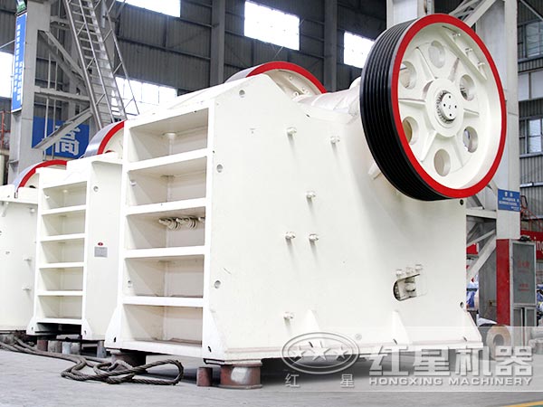 粉碎花崗巖選用750顎破機(jī)，效果不錯(cuò)，性價(jià)比更高