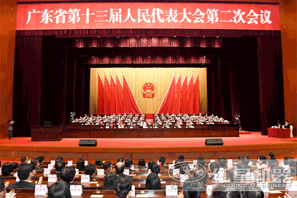 大型流動(dòng)粉碎石頭一體機(jī)多少錢一臺(tái)？