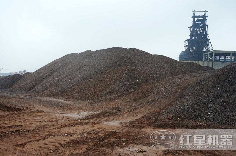 經(jīng)建筑垃圾粉碎機(jī)處理過的大量骨料