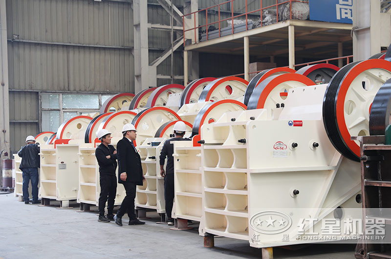 客戶來廠參觀考察顎式破碎機(jī)