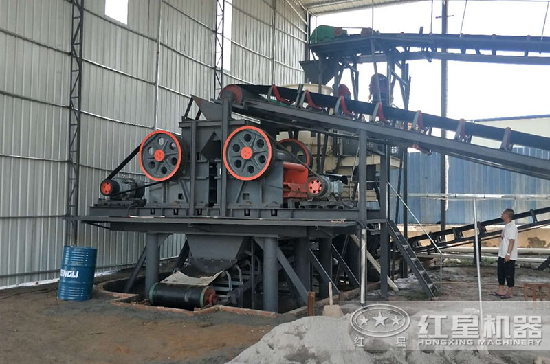 顎式碎裂設(shè)備的顎板有什么作用？宜采用哪種材料制作？